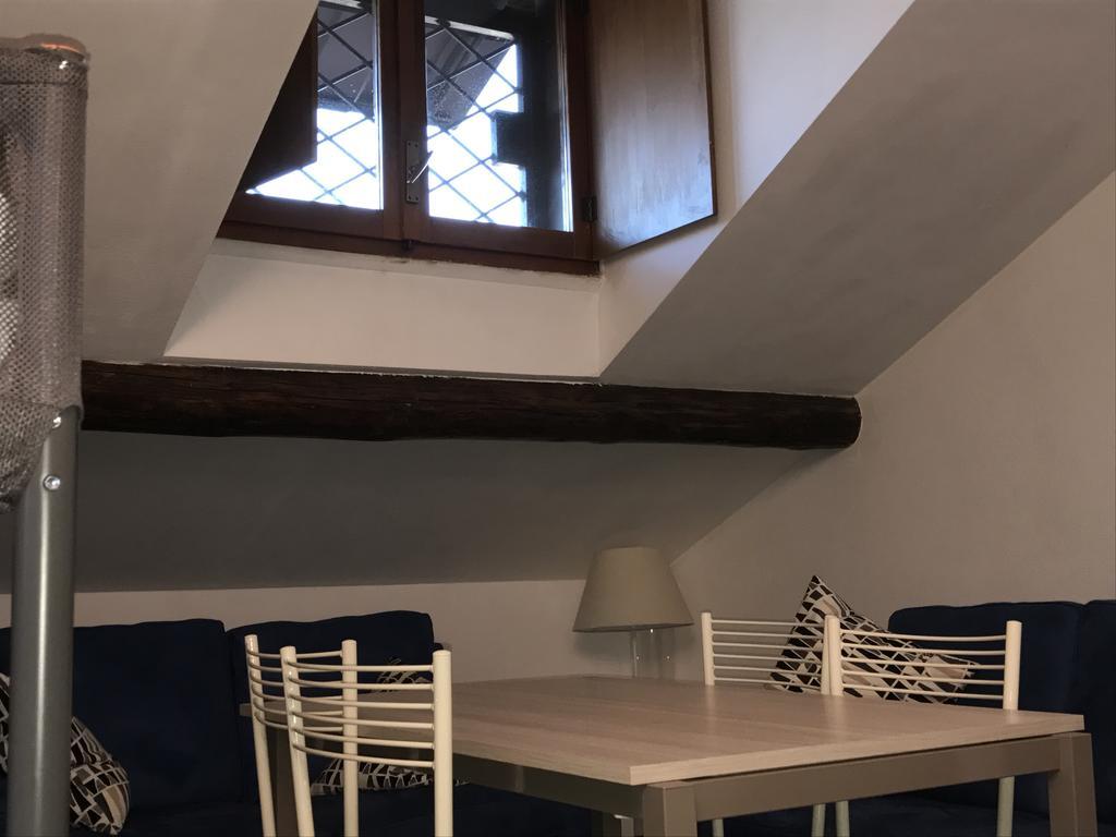 Charming Apartment The Castle Mailand Exterior foto